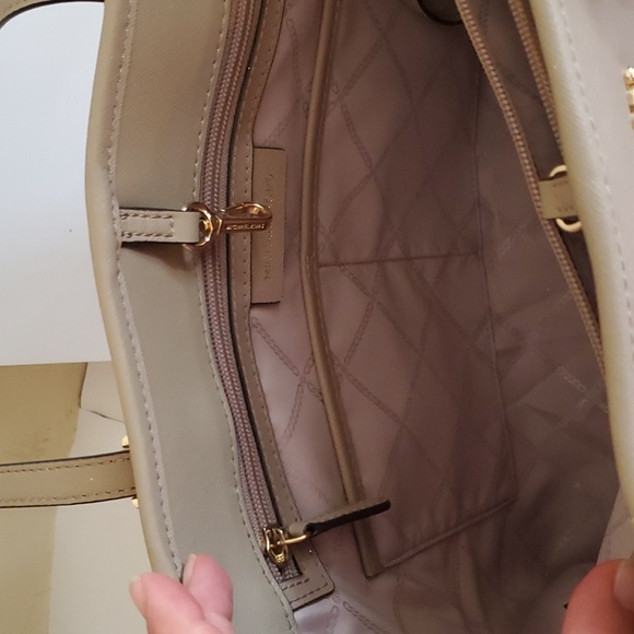 🤩New authentic Mikael kors jer set travel handbag - Picture 11 of 17